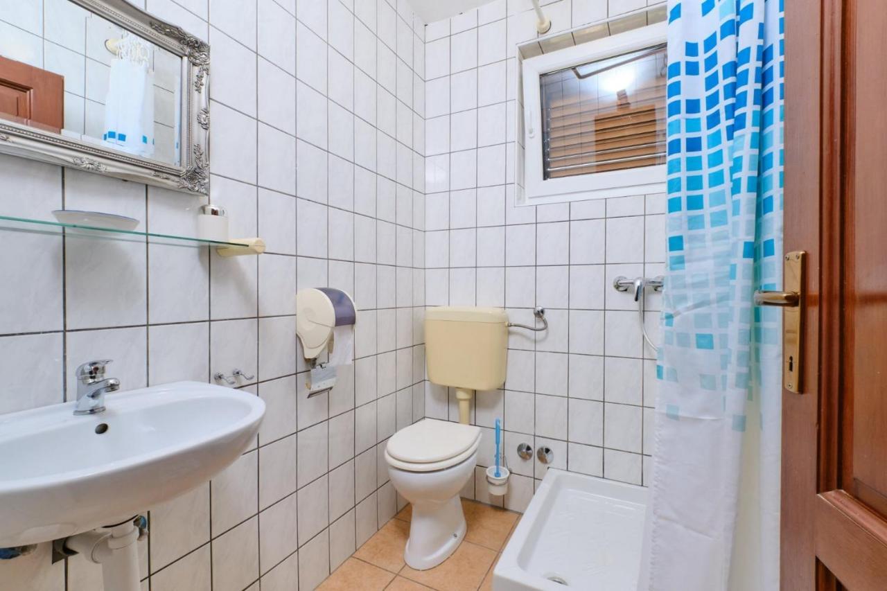 Rooms With A Parking Space Veli Losinj, Losinj - 21045 Екстер'єр фото